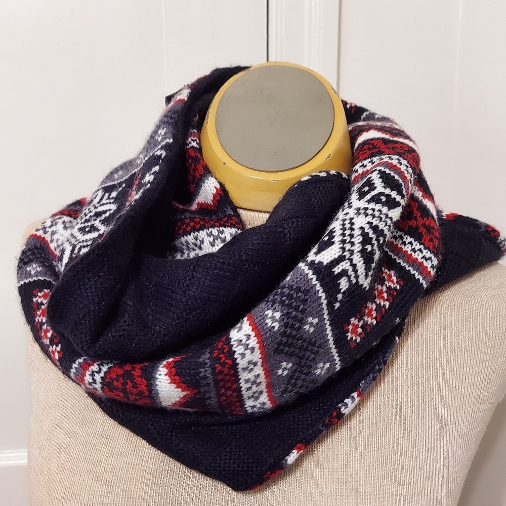 Muk Luks Snow Flakes Themed Infinity Scarf Neck Warmer - Picture 3 of 7